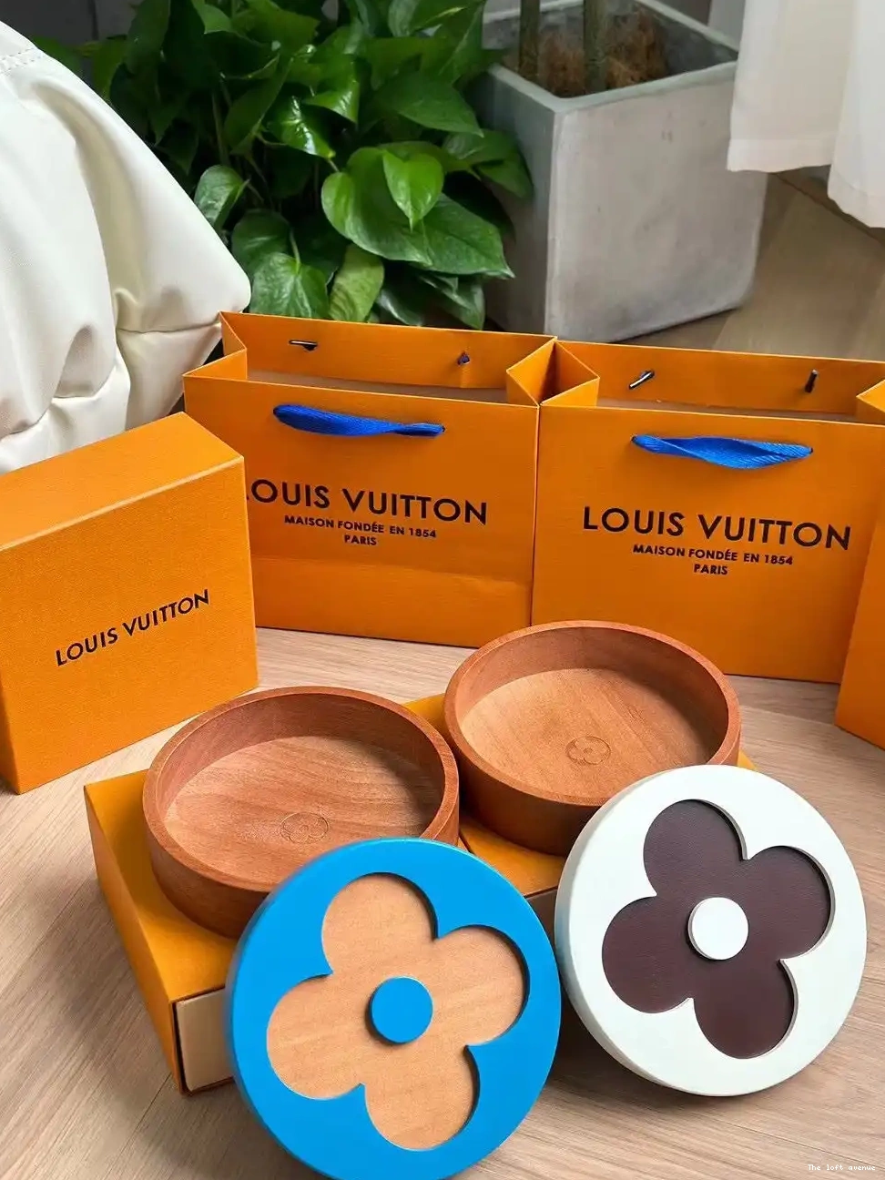 FLOWER CUSTOM BOX LV 0705